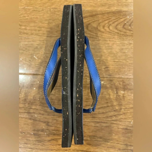 Clarks Blue Flip Flops Sandals size 6 - Picture 4 of 4